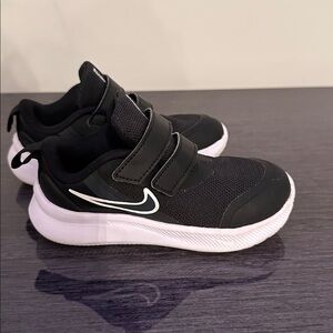 Nike Black White Star Runner 3 Toddler Sneakers Shoes 9C
